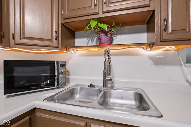 1763 Wellesley Lane 1-C, Indianapolis, IN 46219