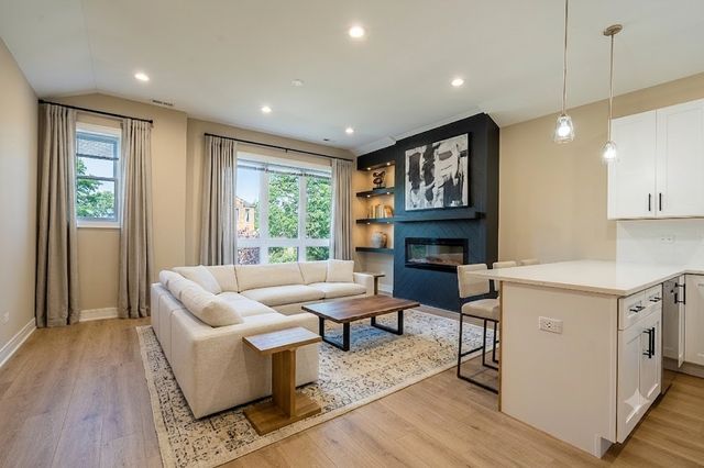 6621 S Drexel Avenue, Chicago, IL 60637