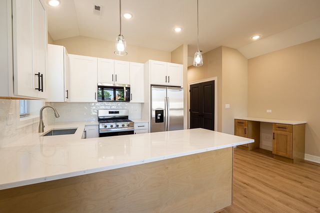 6621 S Drexel Avenue, Chicago, IL 60637