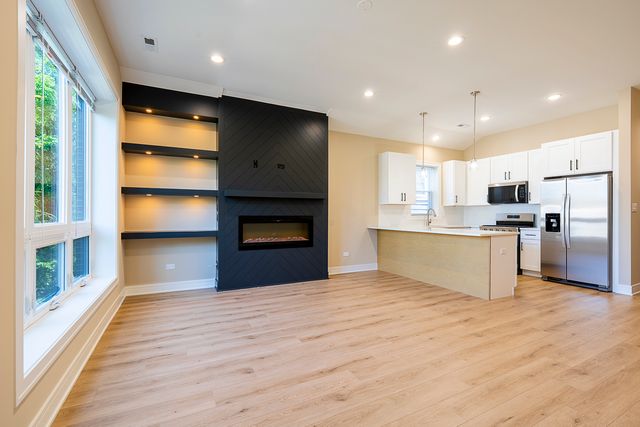 6621 S Drexel Avenue, Chicago, IL 60637