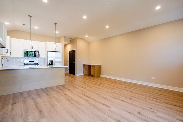 6621 S Drexel Avenue, Chicago, IL 60637