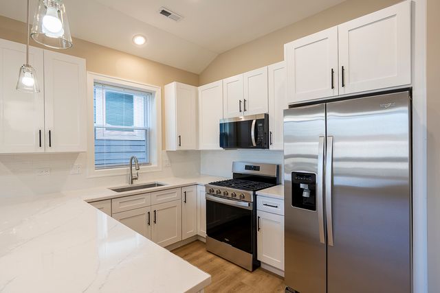 6621 S Drexel Avenue, Chicago, IL 60637