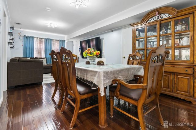395 College Drive, Edison, NJ 08817