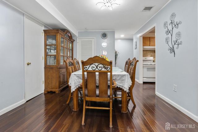 395 College Drive, Edison, NJ 08817