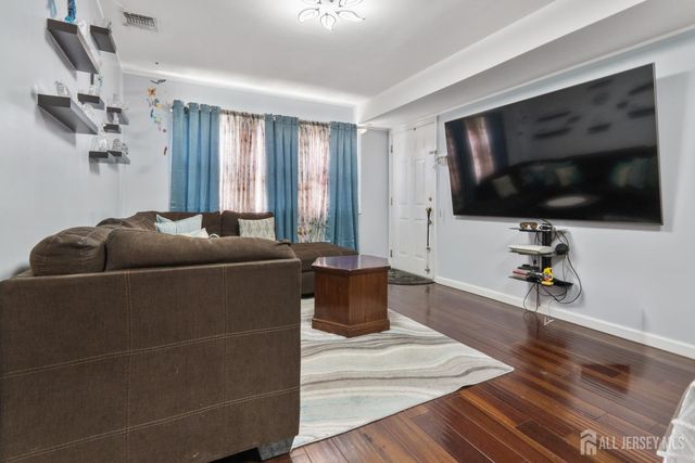 395 College Drive, Edison, NJ 08817