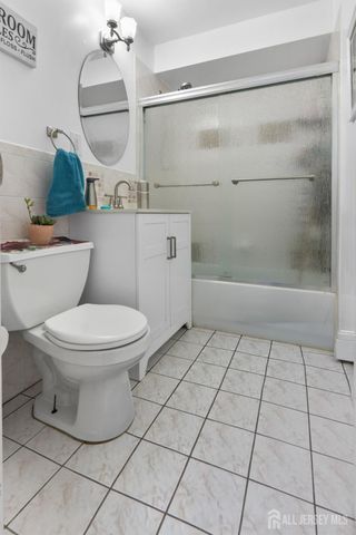 395 College Drive, Edison, NJ 08817