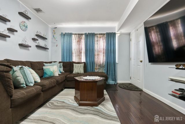 395 College Drive, Edison, NJ 08817