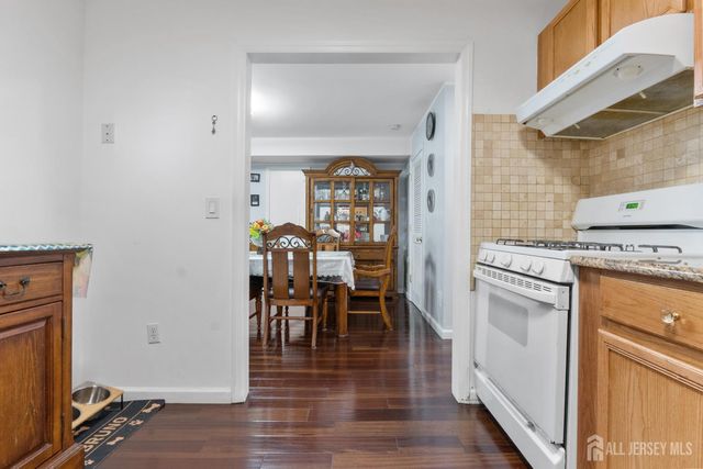 395 College Drive, Edison, NJ 08817