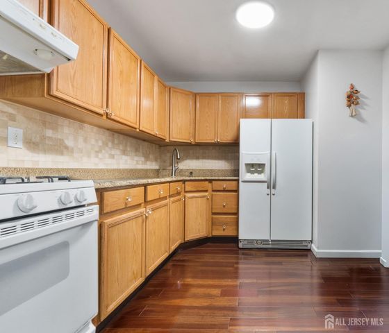 395 College Drive, Edison, NJ 08817