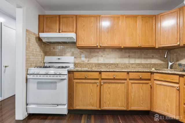 395 College Drive, Edison, NJ 08817