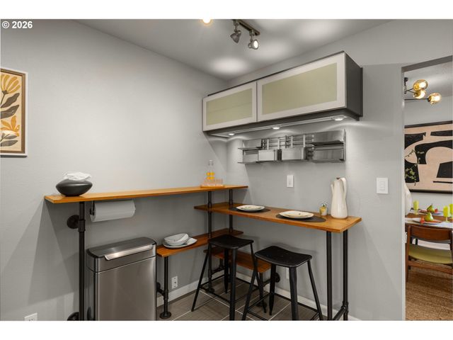 17915 Nw TILLAMOOK Dr, Portland, OR 97229