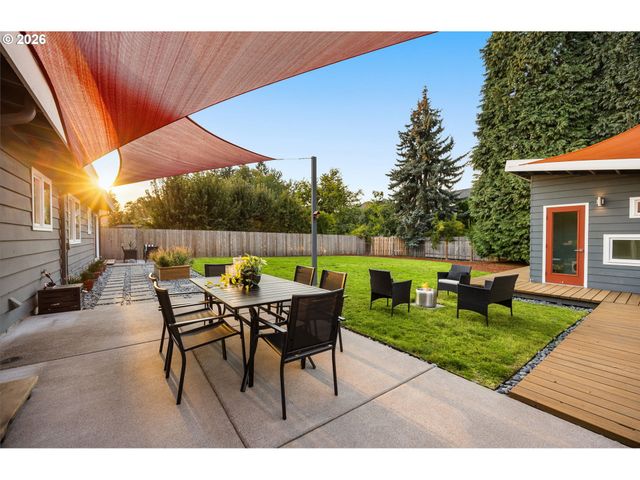 17915 Nw TILLAMOOK Dr, Portland, OR 97229