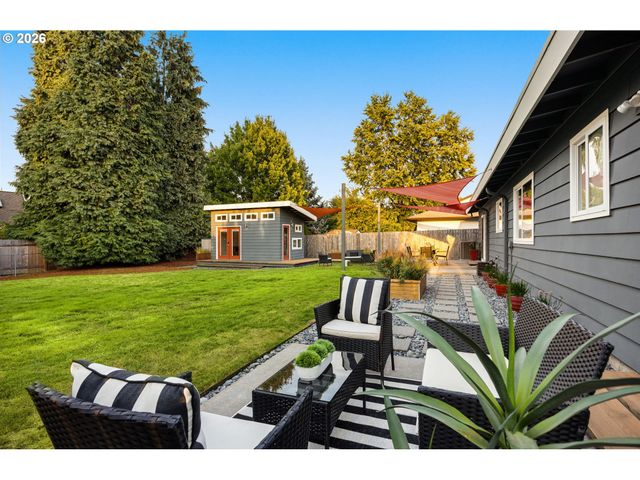 17915 Nw TILLAMOOK Dr, Portland, OR 97229