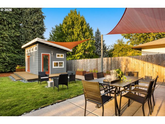 17915 Nw TILLAMOOK Dr, Portland, OR 97229