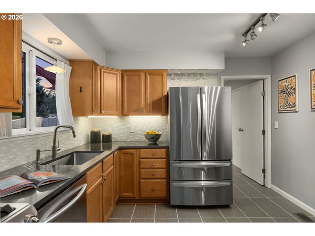 17915 Nw TILLAMOOK Dr, Portland, OR 97229