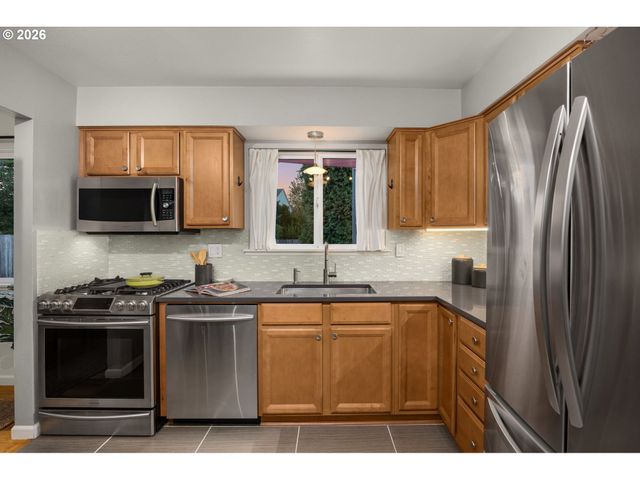 17915 Nw TILLAMOOK Dr, Portland, OR 97229
