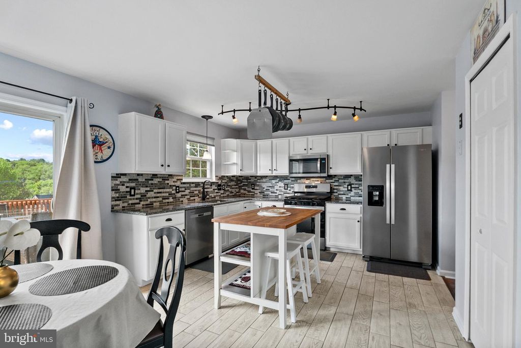 Image 11 of property listing at 106 LARKHILL CT, Westminster, MD 21157