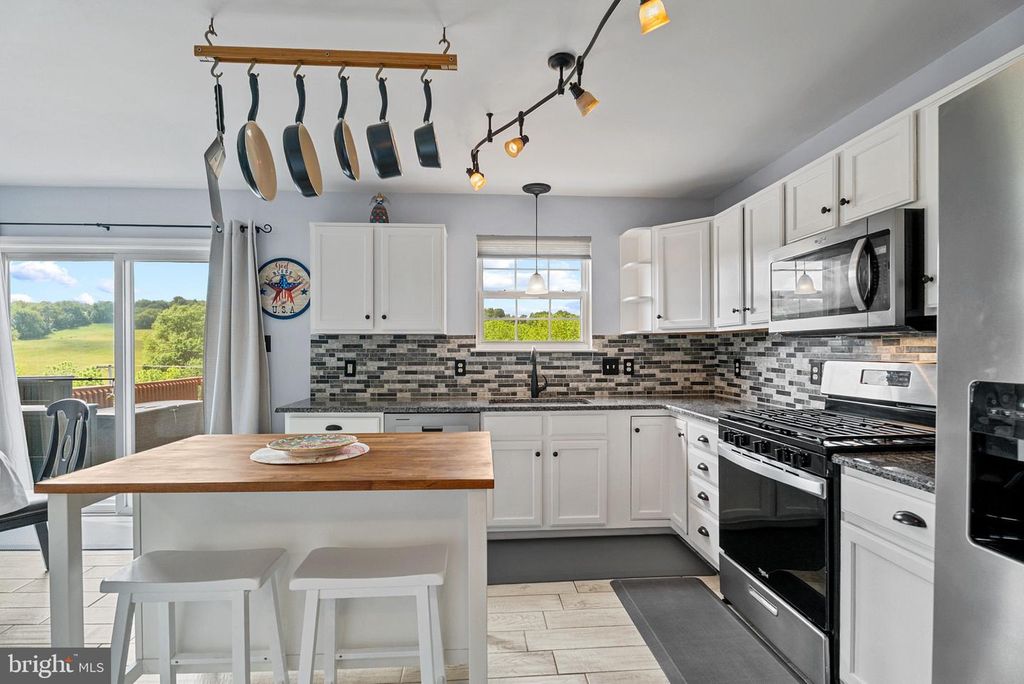 Image 13 of property listing at 106 LARKHILL CT, Westminster, MD 21157