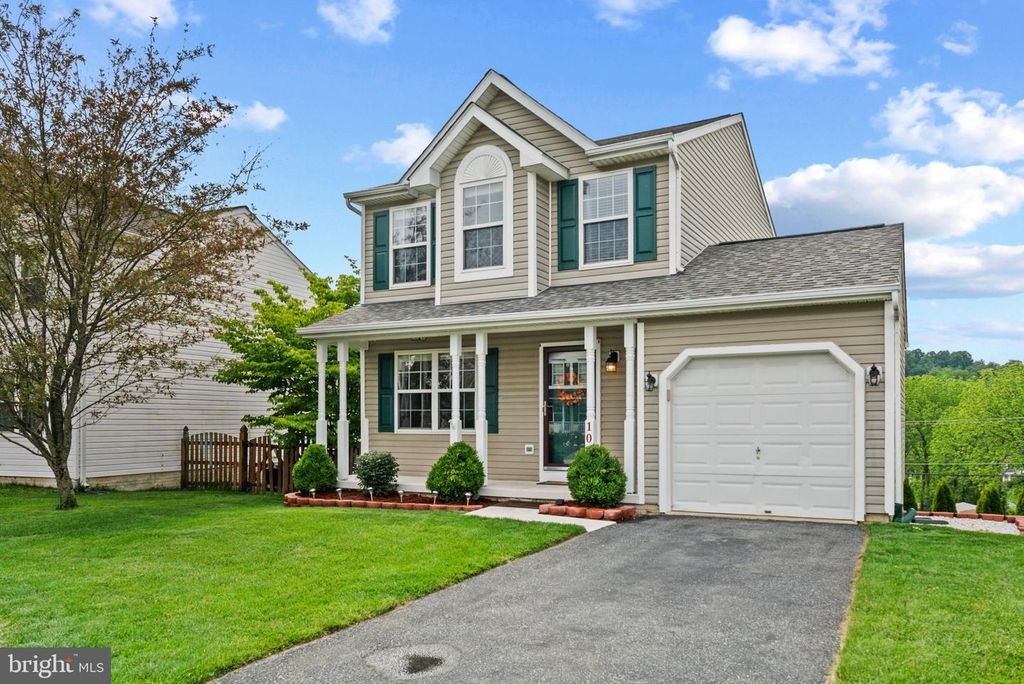 Image 3 of property listing at 106 LARKHILL CT, Westminster, MD 21157
