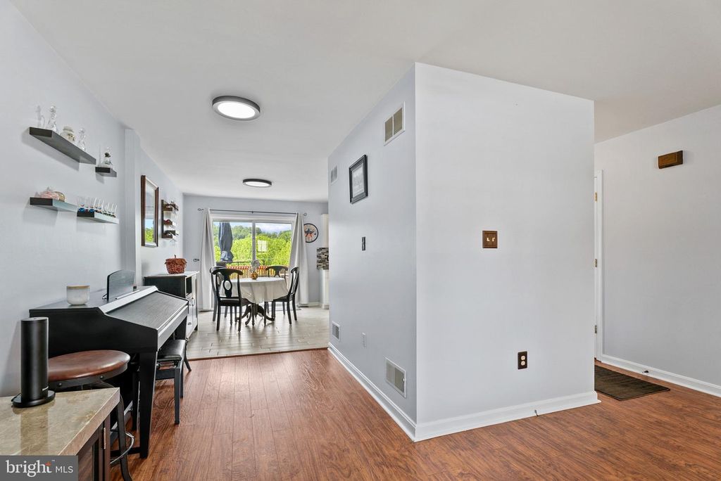 Image 8 of property listing at 106 LARKHILL CT, Westminster, MD 21157