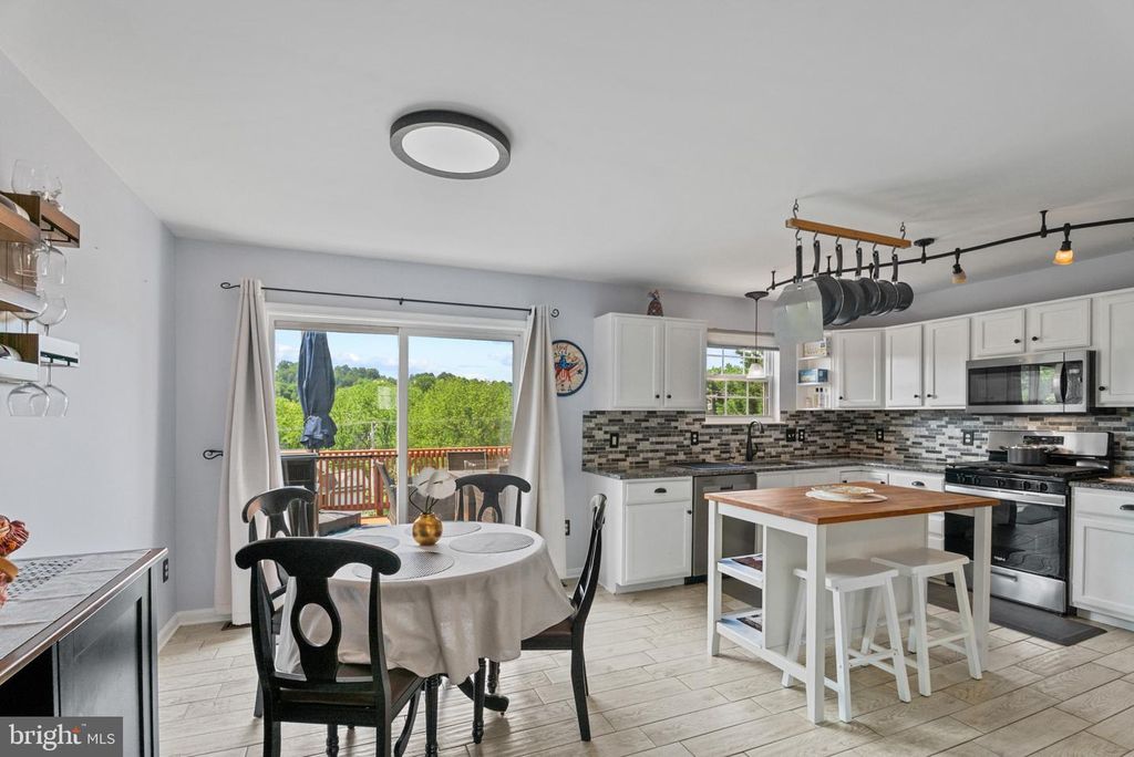 Image 9 of property listing at 106 LARKHILL CT, Westminster, MD 21157