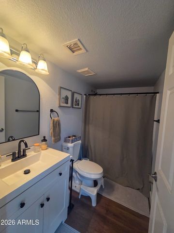 220 N 22nd Place 2006, Mesa, AZ 85213