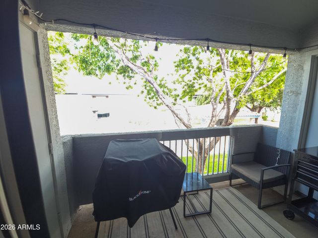 220 N 22nd Place 2006, Mesa, AZ 85213