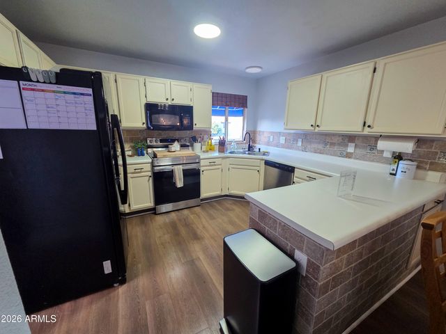 220 N 22nd Place 2006, Mesa, AZ 85213