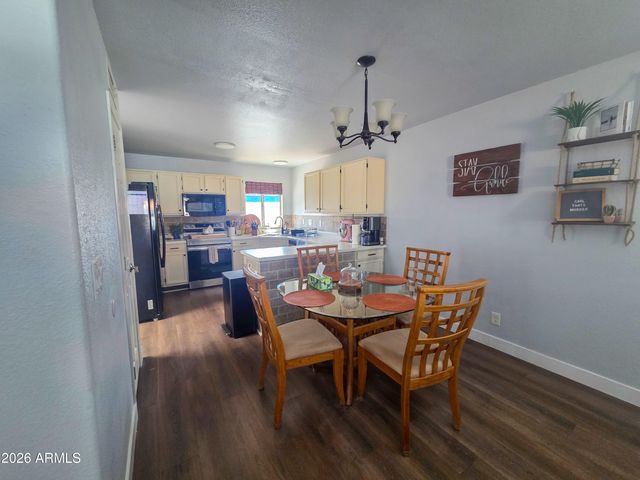 220 N 22nd Place 2006, Mesa, AZ 85213