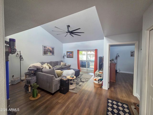 220 N 22nd Place 2006, Mesa, AZ 85213