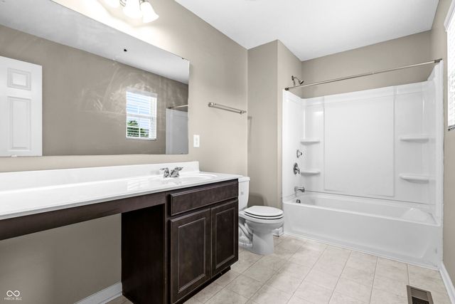 2064 Shadow Creek Boulevard, Columbus, IN 47201