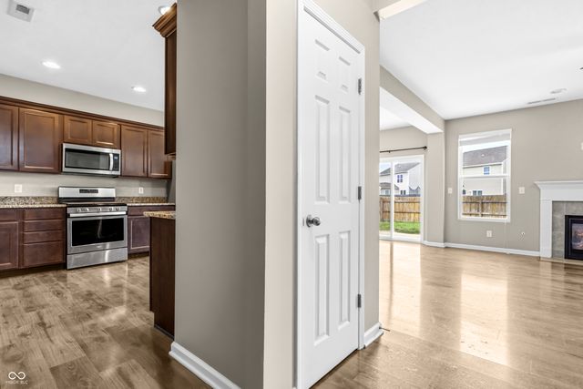 2064 Shadow Creek Boulevard, Columbus, IN 47201