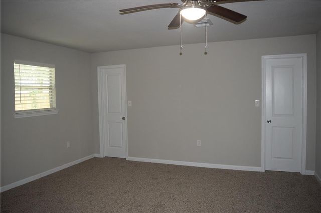 2106 N Galveston Avenue, Pearland, TX 77581