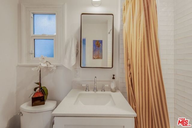 5848 Willoughby Avenue, Los Angeles, CA 90038