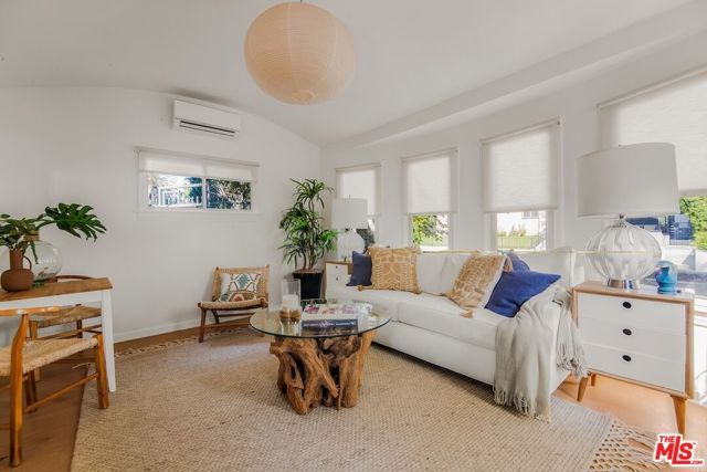 5848 Willoughby Avenue, Los Angeles, CA 90038