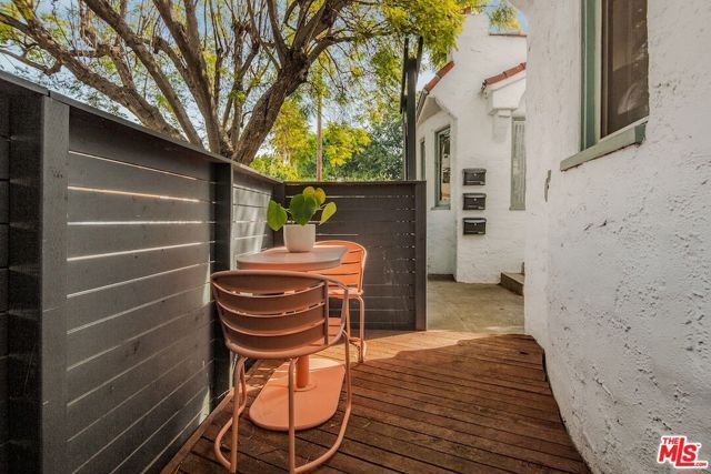 5848 Willoughby Avenue, Los Angeles, CA 90038
