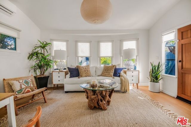 5848 Willoughby Avenue, Los Angeles, CA 90038
