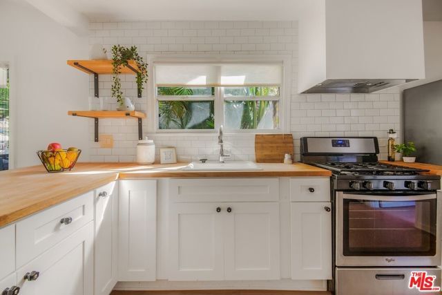 5848 Willoughby Avenue, Los Angeles, CA 90038