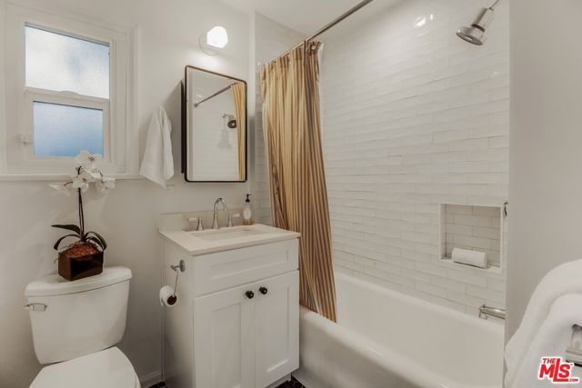 5848 Willoughby Avenue, Los Angeles, CA 90038