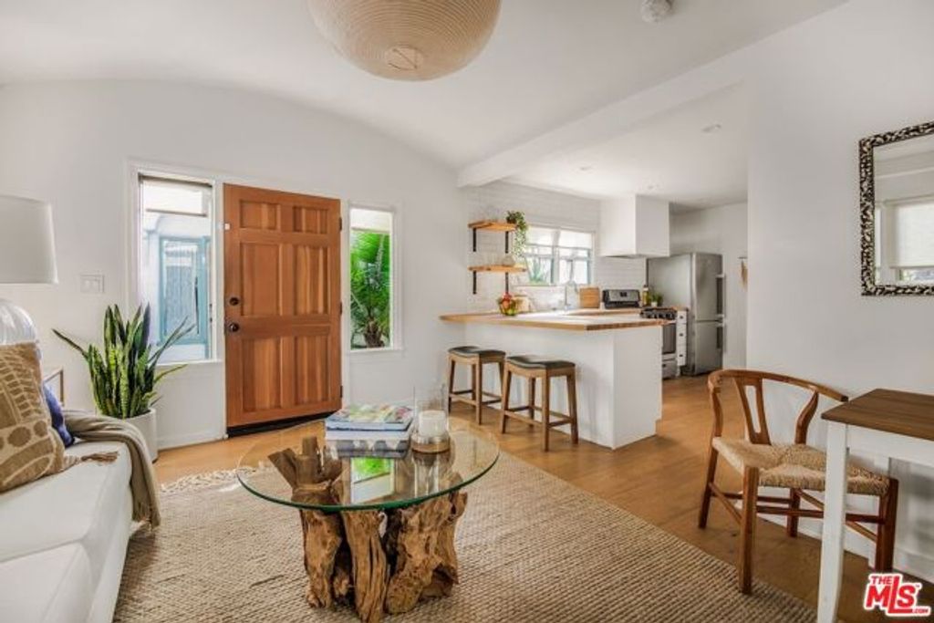 5848 Willoughby Avenue, Los Angeles, CA 90038
