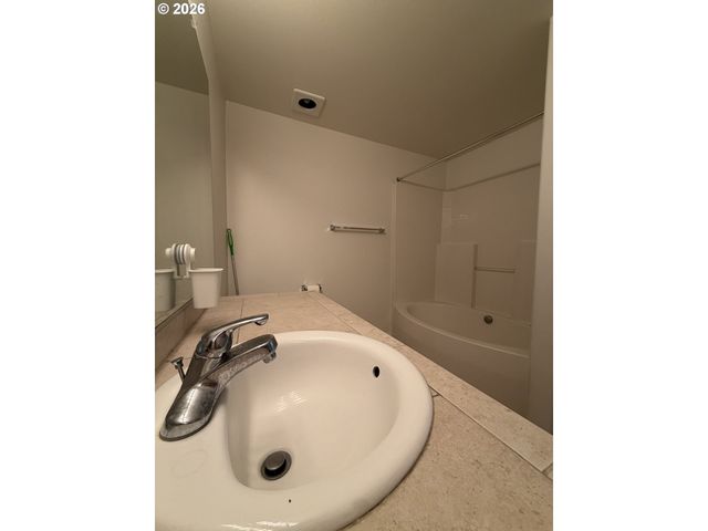 780 Nw 185TH Ave 204, Beaverton, OR 97006