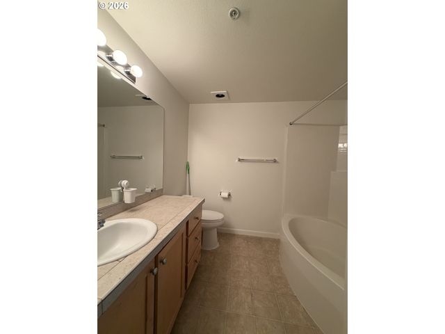 780 Nw 185TH Ave 204, Beaverton, OR 97006