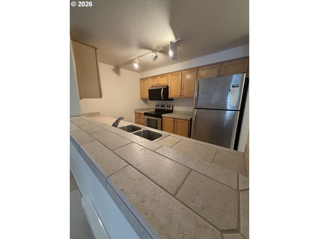 780 Nw 185TH Ave 204, Beaverton, OR 97006