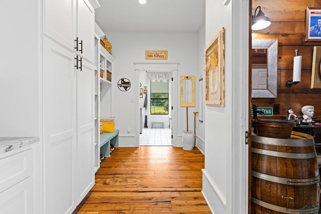 180 Hill Top Drive, Jefferson, TX 75657