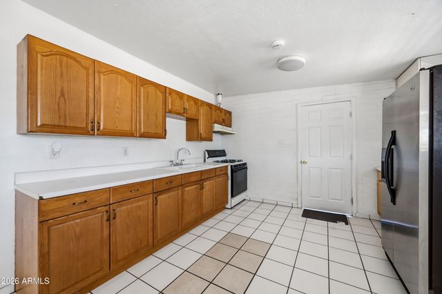 3905 W ALMERIA Road 2, Phoenix, AZ 85009