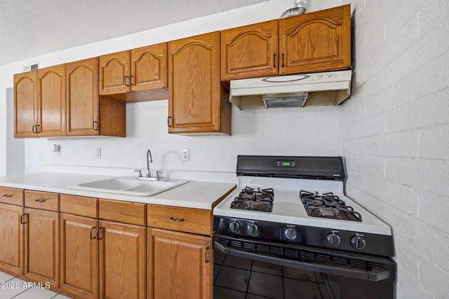 3905 W ALMERIA Road 2, Phoenix, AZ 85009