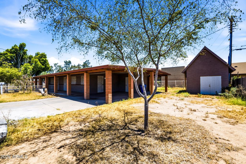 3905 W ALMERIA Road 2, Phoenix, AZ 85009