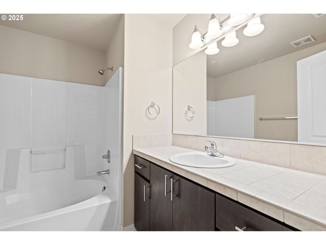 10442 Sw AKILEAN Ter, Tigard, OR 97223