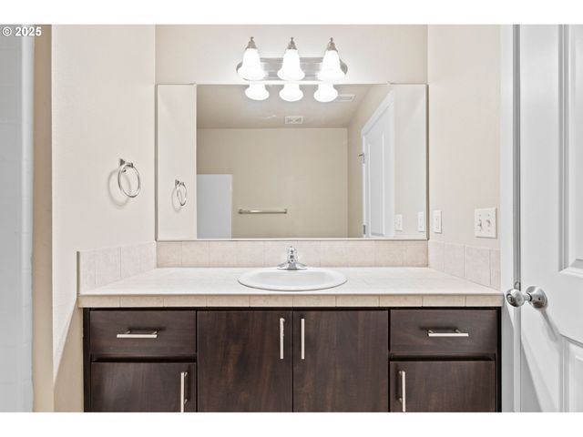 10442 Sw AKILEAN Ter, Tigard, OR 97223