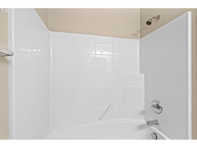 10442 Sw AKILEAN Ter, Tigard, OR 97223